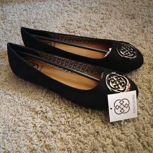 BNWT Black flats